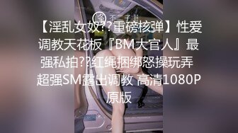 农村居家少妇，拥有吊钟大奶不为过，自己可以同时吃到两个咪咪，倒立特写，也很干净