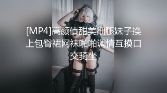 剧情演绎勾搭宾馆做保洁的阿姨，在床上扒光了吃奶子玩逼，压在身下爆草各种姿势蹂躏，享受大鸡巴的抽插呻吟