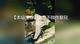 《百度云泄密》高傲的抖音女神在榜一大哥金钱的诱惑下一件一件的脱下直到一丝不掛 (2)