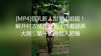 大屁股熟女骚妈跟小鲜肉激情啪啪，全程露脸口交大鸡巴，被小哥他在床上各种体位暴力抽插，浪荡呻吟不止