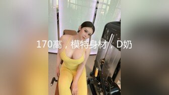 高颜值00后年轻小情侣居家啪啪,妹子拿着手机和同学聊天,下面男友奋力抽送,真刺激