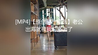 【新片速遞】&nbsp;&nbsp;❤淫荡眼镜骚御姐，3P激情名场面，连体网袜，两根屌左右开弓，前后夹击后入爆操，操完针筒灌肠[3.17G/MP4/03:35:03]