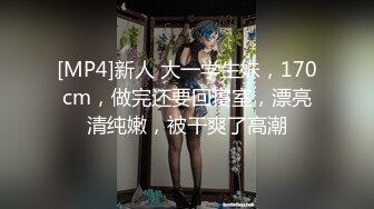 极品绿帽淫妻『猫宝宝』激战3P黑丝女神 酒店楼狼跪舔后入 各种调教露出，骚女就是这样被养成的 (3)