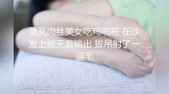 酒后突袭熟睡的女友闺蜜，男的不顾自己女友在一旁熟睡（其实在装睡）口交爽到直接中出内射