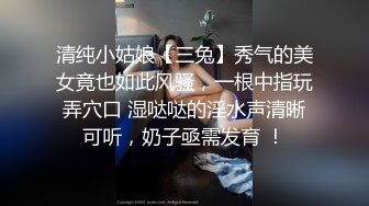 厕拍我们公司模特队里的漂亮模特左手戴玉镯