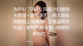 【粉嫩嫩少女】清纯女大学生，家中一个人就开始放开自我，脱光给大哥们看过瘾，真实 (3)