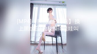 极品反差00后小仙女 可爱圣诞装被操，小骚货一天不操逼逼就难受 逼紧水又多，射后还帮添干净