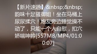 两个颜值不错的小骚妹子酒店开房床上直播自慰诱惑狼友，露脸玩耍大黑牛，骚逼特写从床上玩到卫生间高潮喷水