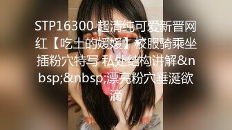 餐厅女厕偷拍破洞牛仔裤美女的小黑鲍