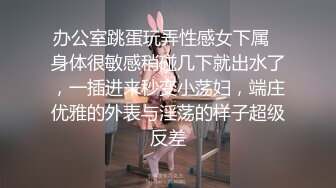 花裙尤物换上空姐制服有那味儿了，像新疆美女异域尤物