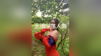 【探花陈先生】深夜上门偷拍楼凤，极品大胸配上翘臀，口含男根骚话连篇，后入乳浪翻滚