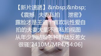 超市老板娘露脸一个人在店里陪狼友发骚，听指挥脱了衣服揉奶玩逼给狼友看，淫语不断雪花啤酒瓶激情抽插高潮