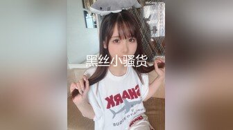 美容院尾随打扮时髦的三位女医师上厕所 唇肉粉嫩 鲜红欲滴的肉核 让人血管喷张