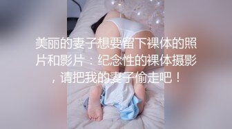 乖巧的小少妇露脸让小哥前后抠逼给狼友看，骚逼很是粉嫩，露脸温柔的舔弄大鸡巴激情上位干出白浆，呻吟可射