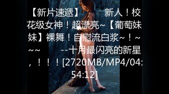 [MP4/741MB]漂亮制服美女3P 身材嬌小 同時伺候三根肉棒 嘴叼逼插 被無套輸出 非常享受舒坦