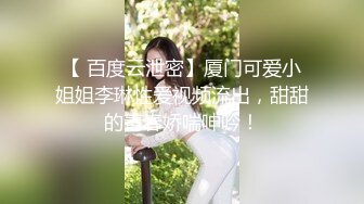 小仙女尿急直接蹲在车来车往的大街上尿尿 脸皮真厚的 一点也不觉得丢脸