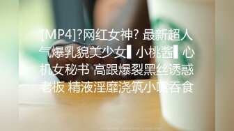 淫妻 媳妇舒不舒服 啊啊啊 有点疼 我要射了 被大哥无套爆菊花 再内射一鲍鱼