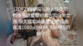 ✿婚房红嫁衣✿新娘中途打电话聊骚✿聊完受不了就开始自慰，这么淫荡吧！太反差了！！