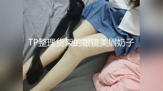 【OnlyFans】韵味美妇熟女 nanako_sexy 情趣自慰掰穴VIP订阅，把美妇的骚穴展现在你的眼前，两瓣阴唇和黑油发亮的阴毛 21