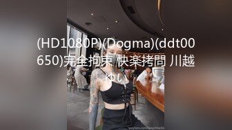 颜值很高的萝莉小美女露脸诱惑狼友，跟小哥哥发骚，鸡巴上倒上草莓酸奶口交，无毛白虎逼道具抽插舔逼舔菊花