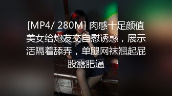 爬窗偷窥漂亮美眉光屁屁换衣服 皮肤白皙是贫乳 皮肤微黑是豪乳 你喜欢哪一个