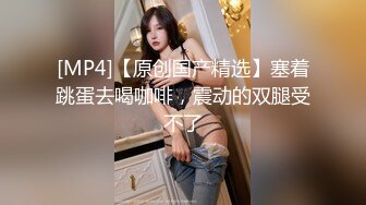 清纯短发眼镜大学生妹子，炮友没在家单人秀，情趣装制服撩起裙子掰穴，翘起屁股对着镜头，手指扣穴拍打揉搓