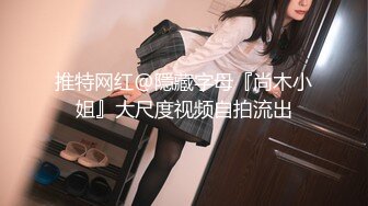 3P黑丝制服，妹子被抱起来猛操