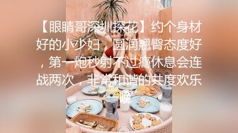 美女少妇新人老哥操良家少妇，大长腿高跟鞋撩起裙子扣穴，揉捏屁股蹲着口交，扶着桌子后入撞击猛操