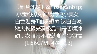 骚母狗 戴口球脖子拴着狗绳 那种征服感有点爽 母狗也是非常配合 没几分钟母狗的逼就湿了被操得阴唇外翻