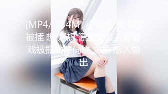 菠萝社很多人求的，抖M美少女福利姬【夏美酱】调教3P，道具肉棒各种凌辱玩肏，全程露脸，母狗属性拉满