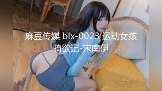 车展现场抄底大长腿美女车模和漂亮的美女职员 (1)