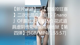 良家小少妇漏着骚奶子边吃饭边跟狼友发骚，揉奶摸逼自慰呻吟