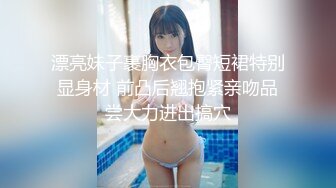 苗条贫乳小美女，把嘴当成小穴狂怼