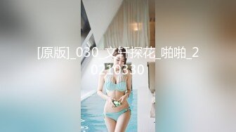 娘胎里就很骚的小女人，全程露脸大秀直播啪啪性爱，口交大鸡巴让大哥舔逼，多体位草小穴