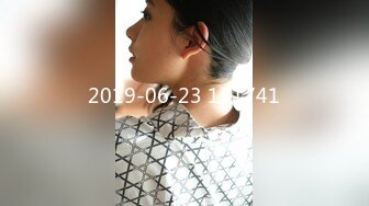 极品气质美女气质网红脸美女与金主爸爸玩3P，前后夹击大屌出击，后入狂艹口爆颜射！