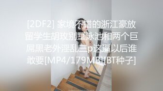 极品尤物美女小背心居家自慰，多毛嫩穴扒开，振动棒疯狂抽插，爽的淫水直流