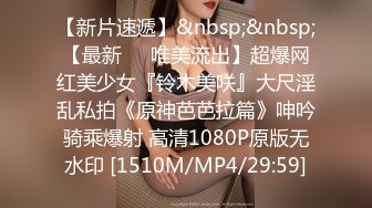 [MP4]软绵绵无力极品白皙巨乳妹子道具自慰诱惑，逼逼无毛浴室洗澡从下往上视角假吊抽插