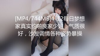 专注人前露出与路人同框美腿女神GI9ZA视图集，公园超市广场哪人多往哪去和老登一起锻炼 (7)