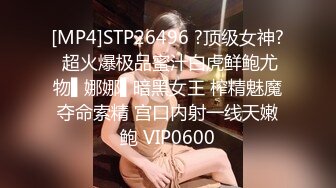 漂亮黑丝人妻 三洞全插舒服吗 舒服 叫骚一点 好像出血了 极品大奶老婆被两个单男双洞同插 奶子哗哗 绿帽全程指导拍摄