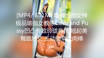 [MP4/ 2.05G] 新人面罩骚女一女3男淫乱啪轮换着操，脱下内衣撩起裙子摸逼，后入抽插上位骑乘