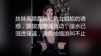 科技园女厕 背手走路绿纱裙闷骚少妇 窄小的洞口边被磨得无毛发红